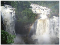 Bild 1: rio Aripuanã - The cachoeira Dardanelos at the município de Aripuanã. This fall is part of a series of close waterfalls descending about 150 m from its upper to the lower levels. This natural feature is known to be a biogeographic boundary for certain groups of fishes.