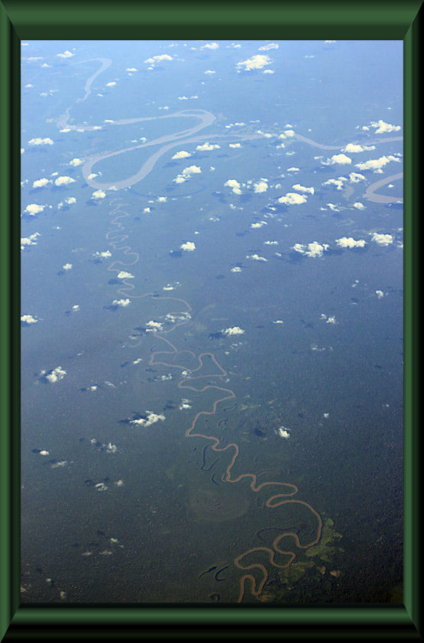 рис. 3: río Guaviare - von unten mündet río Siare