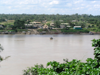 Bild 1: río Madre de Dios - Fähren über den Río Madre de Dios bei Puerto Maldonado
