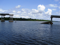 рис. 1: Suriname River - Carolinabrücke