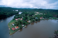 Bild 1: Camopi River - Mündung des Camopi (von rechts) in den Oyapock (von links)