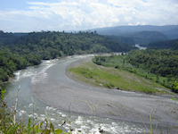 Bild 1: río Tutanangosa / río Tutanangoza - Mündung río Tutanangos (mitte links) in den río Upano