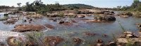 рис. 4: Type locality of Hypostomus kuarup , Brazil, Mato Grosso, rapids at rio Culuene (currently dry by the diversion of the river channel due to the construction of the Paranatinga II hydroelectric dam). Photo taken during the early dry season. 