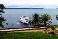 Expeditionsschiff Iracema auf dem Rio Negro