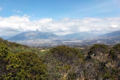 Blick nach Otavalo, dahinter Cerro Imbabura