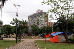 Asunción - Plaza de Armas mit Columna Asuncion cuna de Libertad Americana