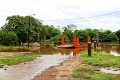 Die Fähre über den río Apa, auf der anderen Seite ist Brasilien