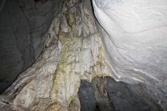 In einer Tropfsteinhöhle bei Vallemi