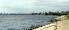 Blick über den Rio de La Plata auf Buenos Aires