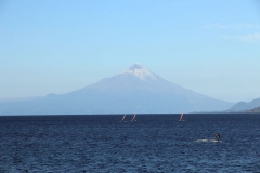 Lago Llanquihue dahinter Vulkan Osorno