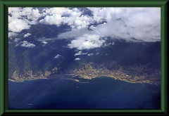 La Guaira, der Hafen von Caracas. Am rechten Rand sieht man noch ein Stück der Landebahn von Maiquetia.