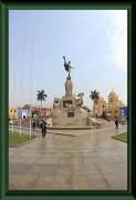 Trujillo - Plaza de Armas - Denkmal für die Befreiung von der Kolonialmacht