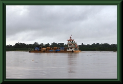 Bootsverkehr auf dem Río Napo, nahe seiner Mündung