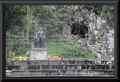 Humbold-Denkmal an der Guácharo-Höhle